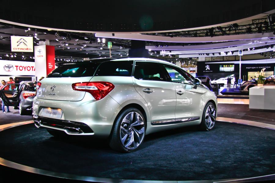  Citroen DS5 2012 года  (фото 159 из 182)